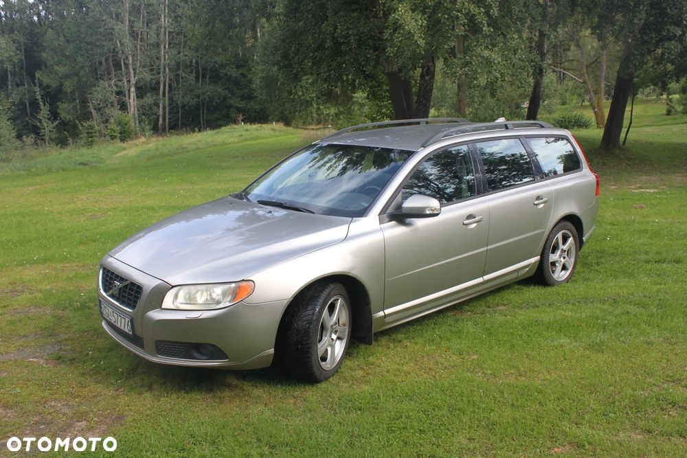 Volvo V70 2.4D Momentum - 1