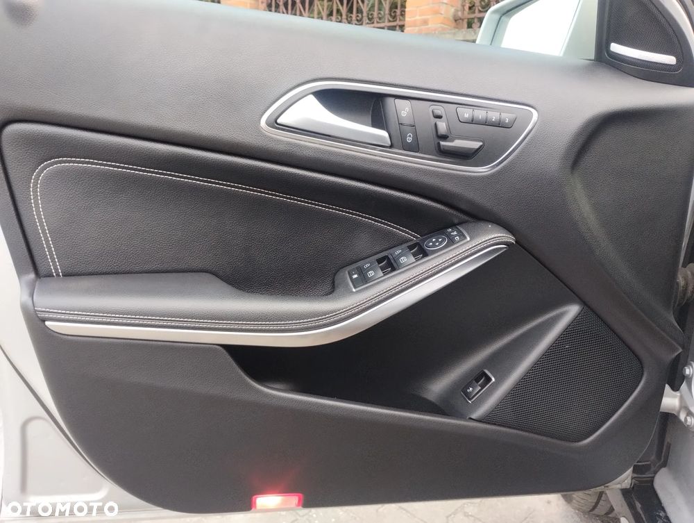 Mercedes-Benz GLA 250 4-Matic AMG Line - 16