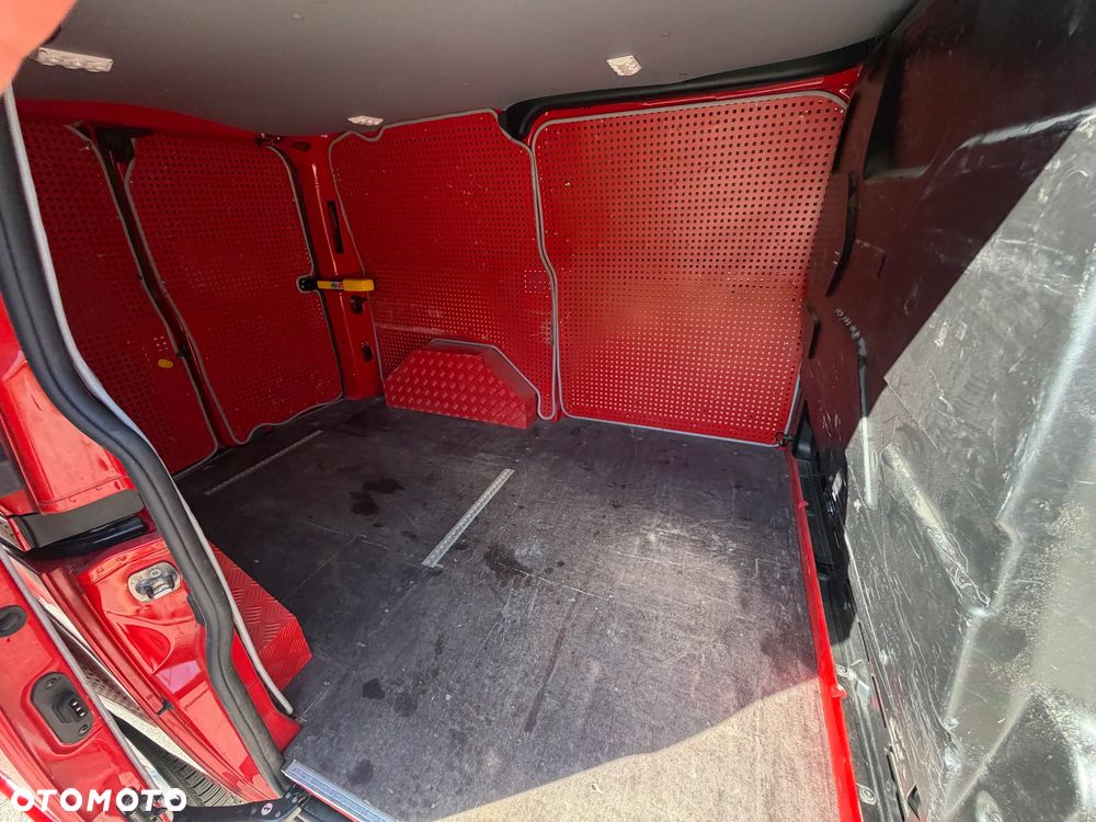 Ford TRANSIT CUSTOM - 32