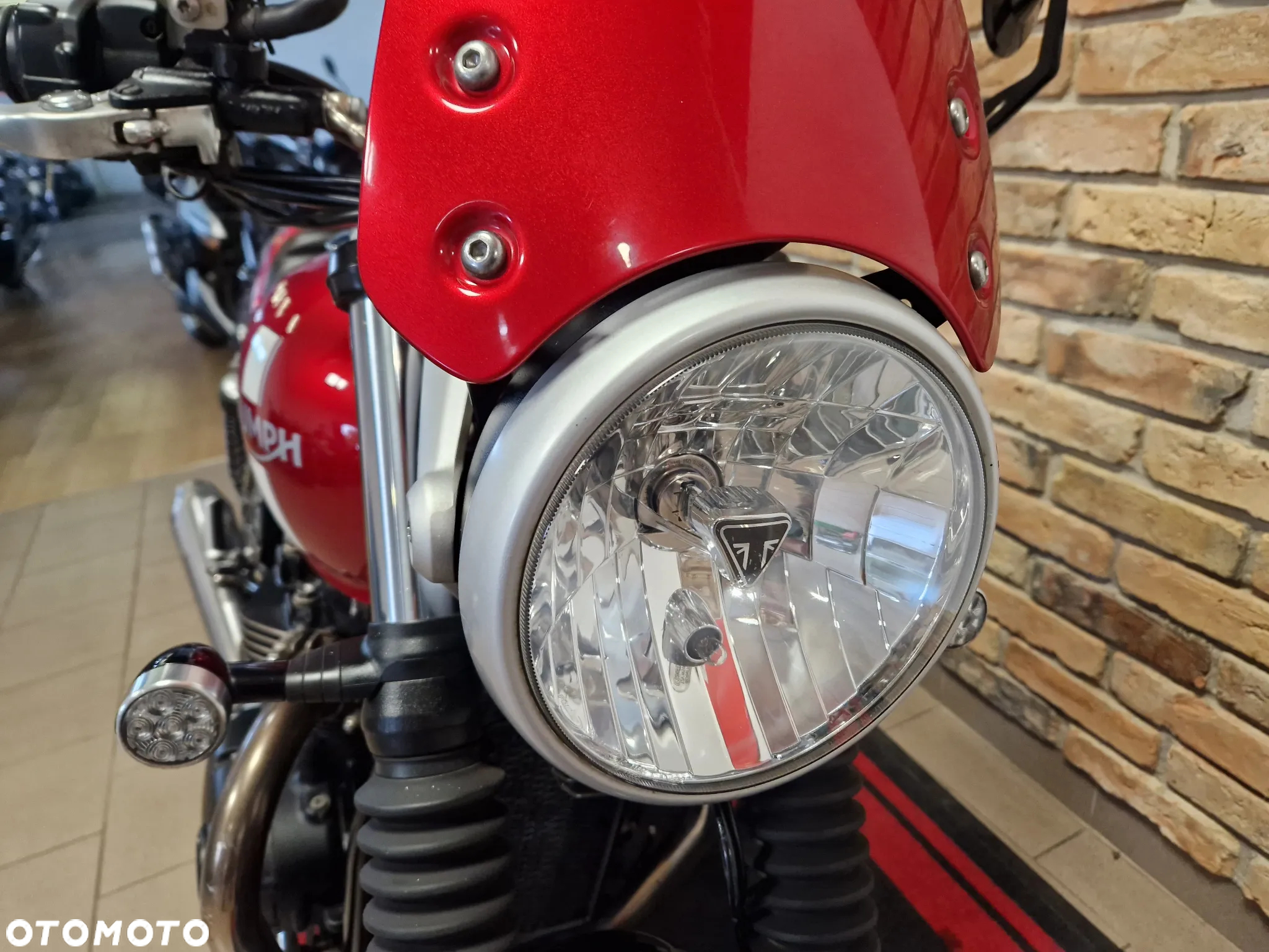 Triumph Street Twin - 33