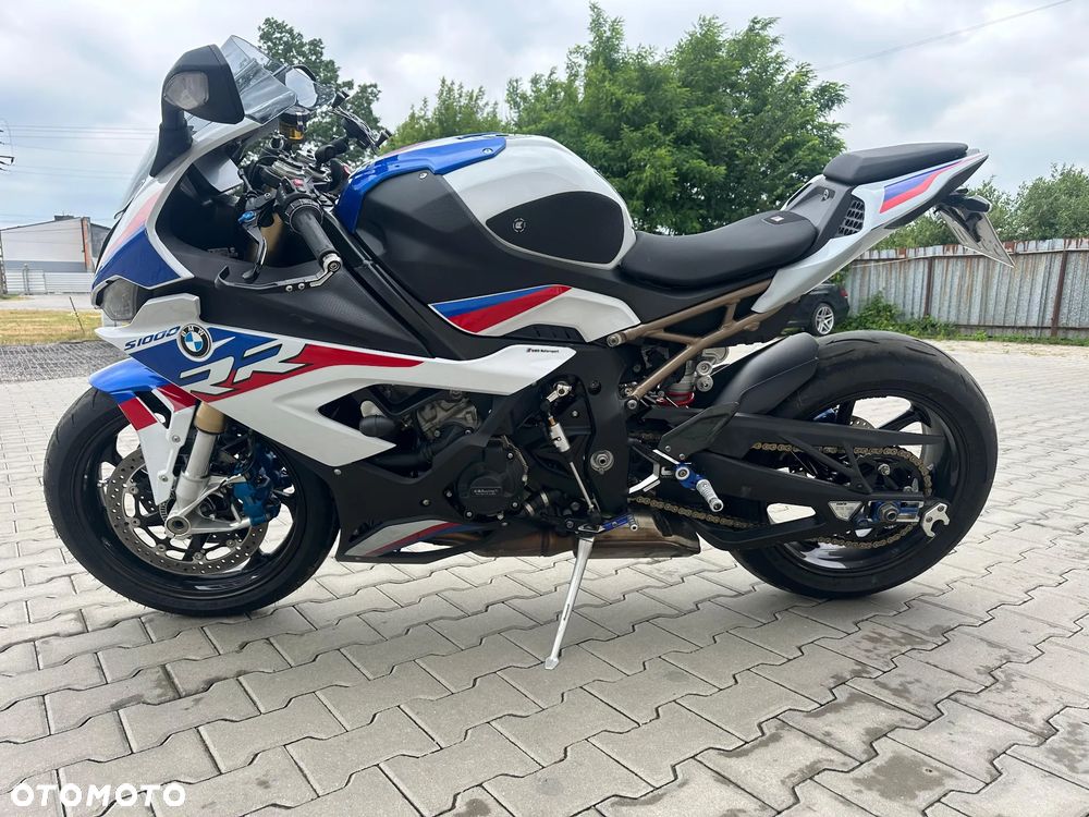 BMW S - 4