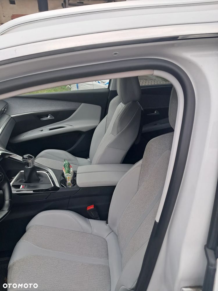 Peugeot 5008 1.6 BlueHDI Allure S&S - 17