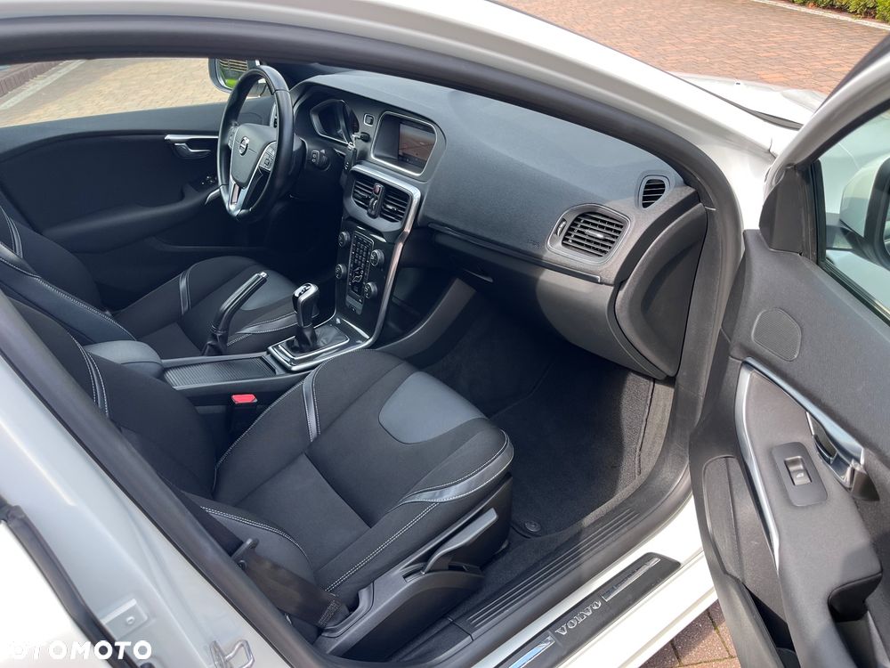Volvo V40 D2 Drive-E Momentum - 16