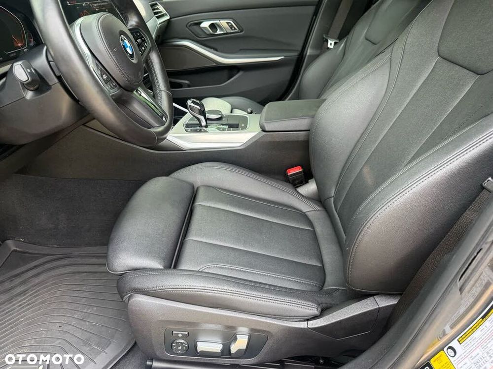BMW Seria 3 M340i xDrive - 14