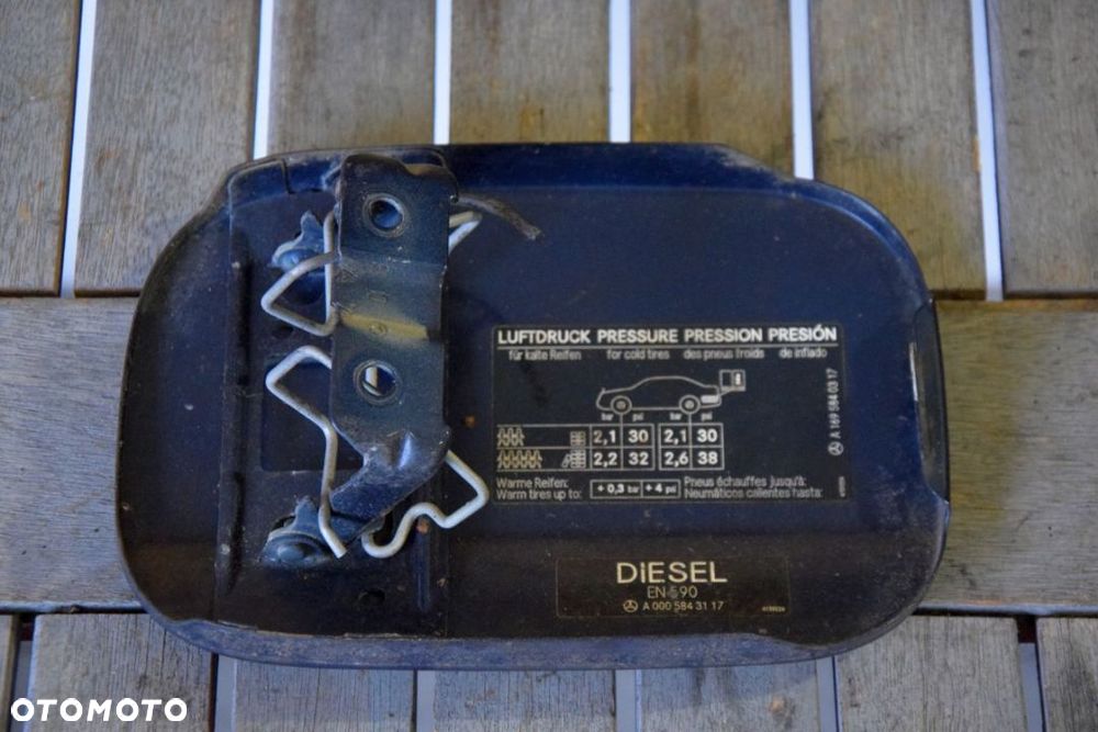 Mercedes A-Klasa W169 Klapka wlewu paliwa kolor 375 - 3