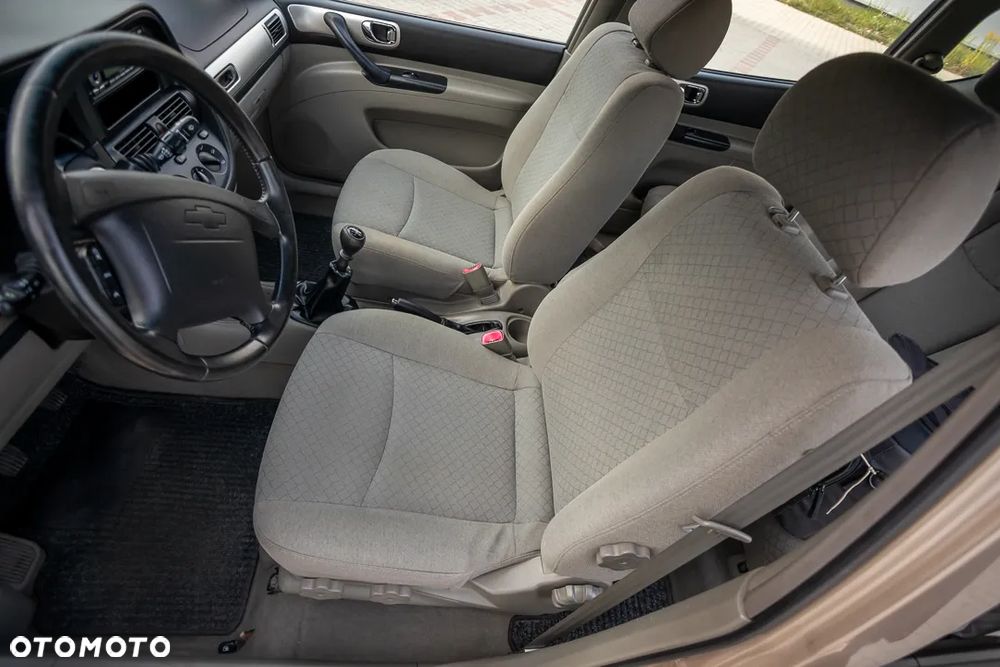 Chevrolet Rezzo 1.6 SE - 15