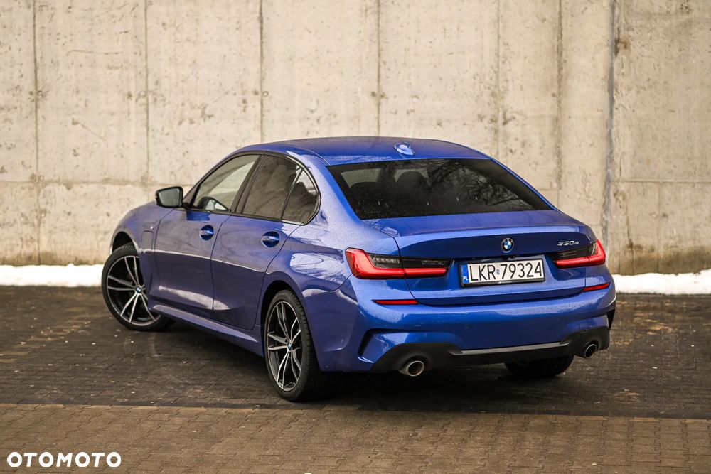 BMW Seria 3 330e M Sport - 14