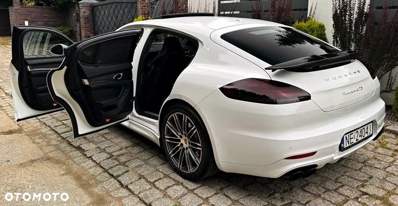 Porsche Panamera GTS PDK - 10