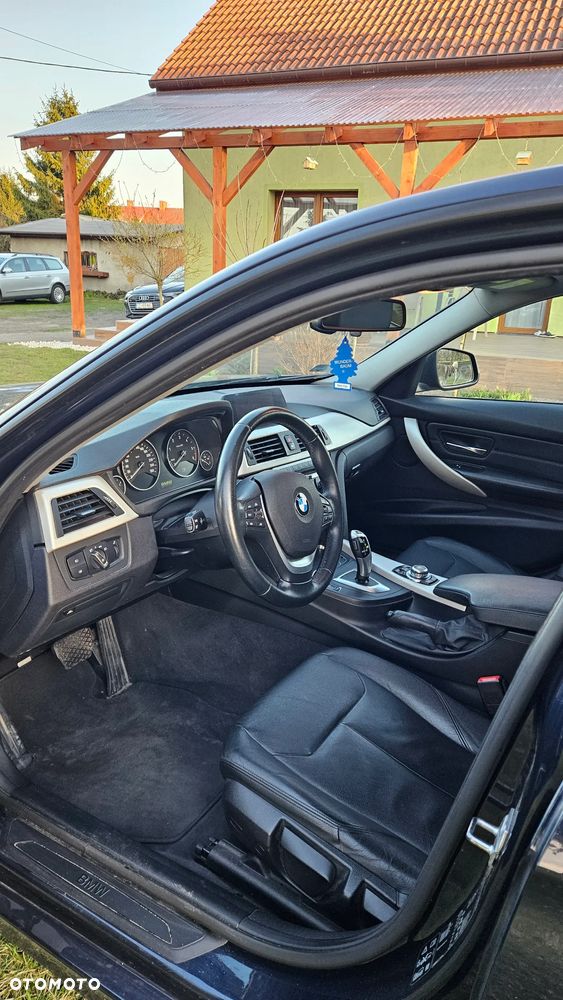 BMW Seria 3 320d xDrive - 12