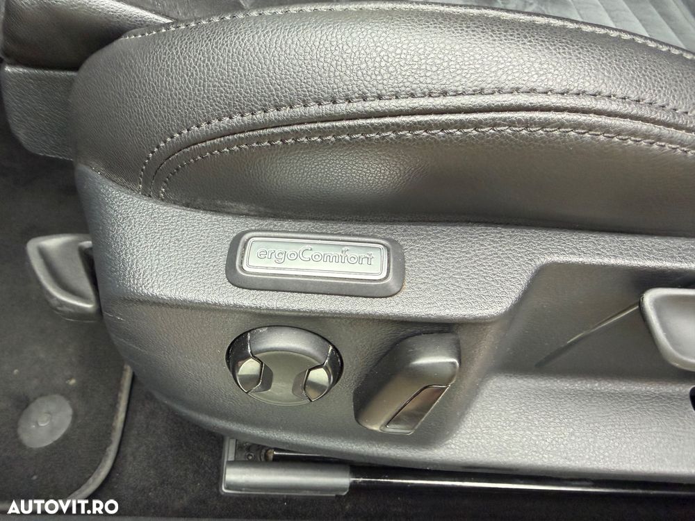 Volkswagen Passat Variant 2.0 TDI DSG 4Motion Highline - 17