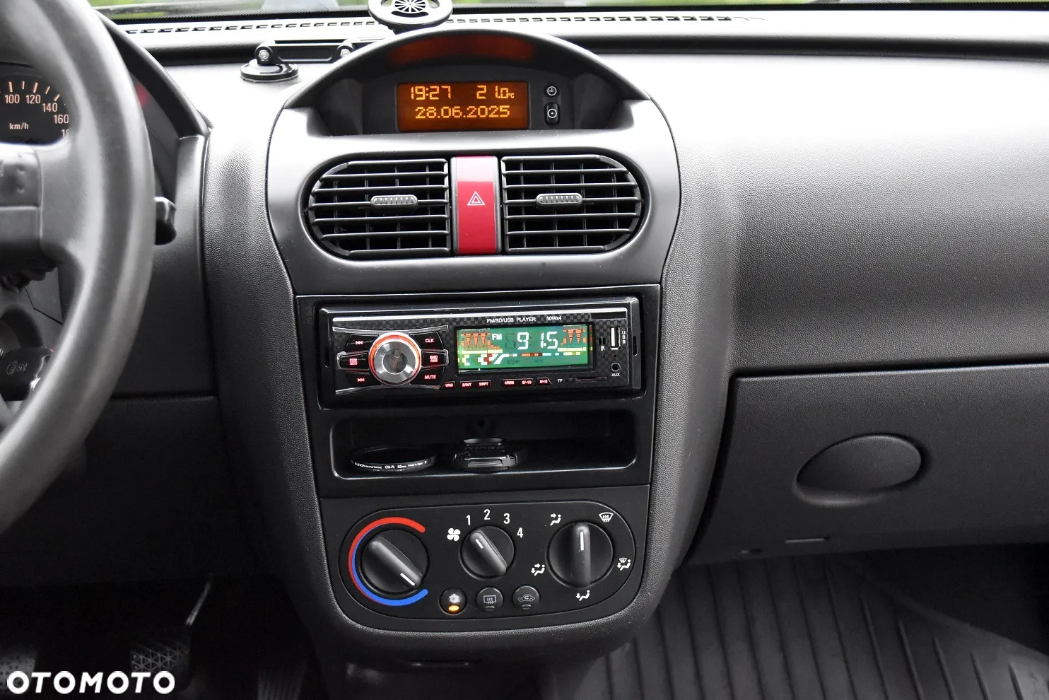 Opel Corsa 1.2 16V Cosmo - 17