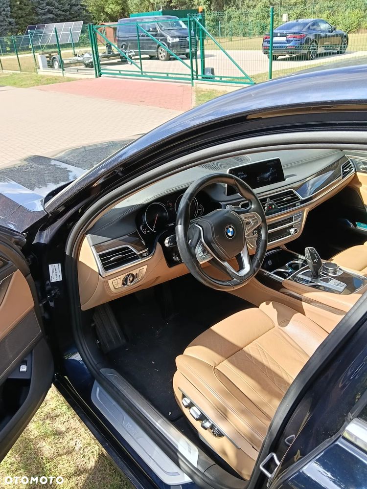 BMW Seria 7 ver-750li-xdrive - 3