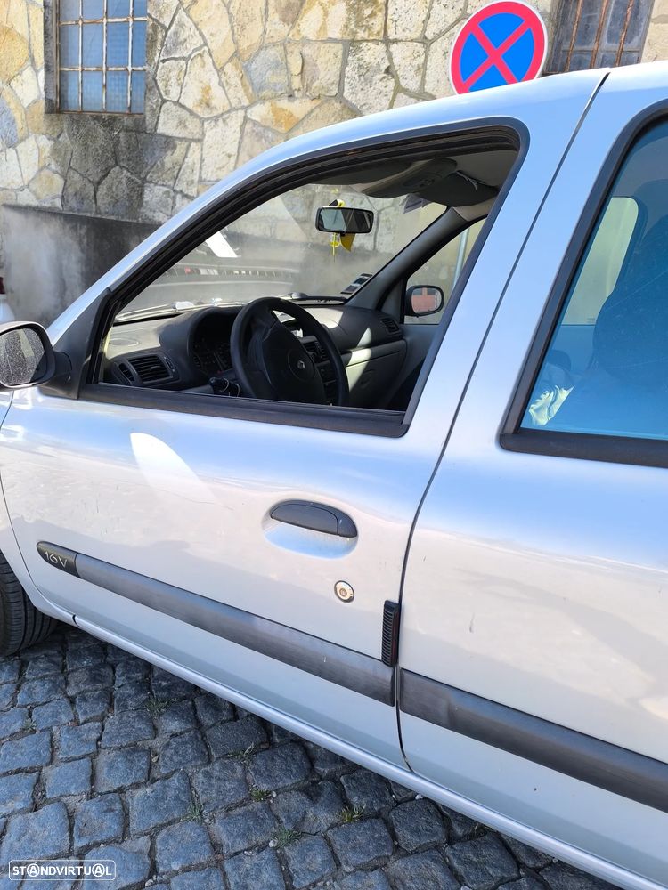 Renault Clio 1.2 16V S - 9