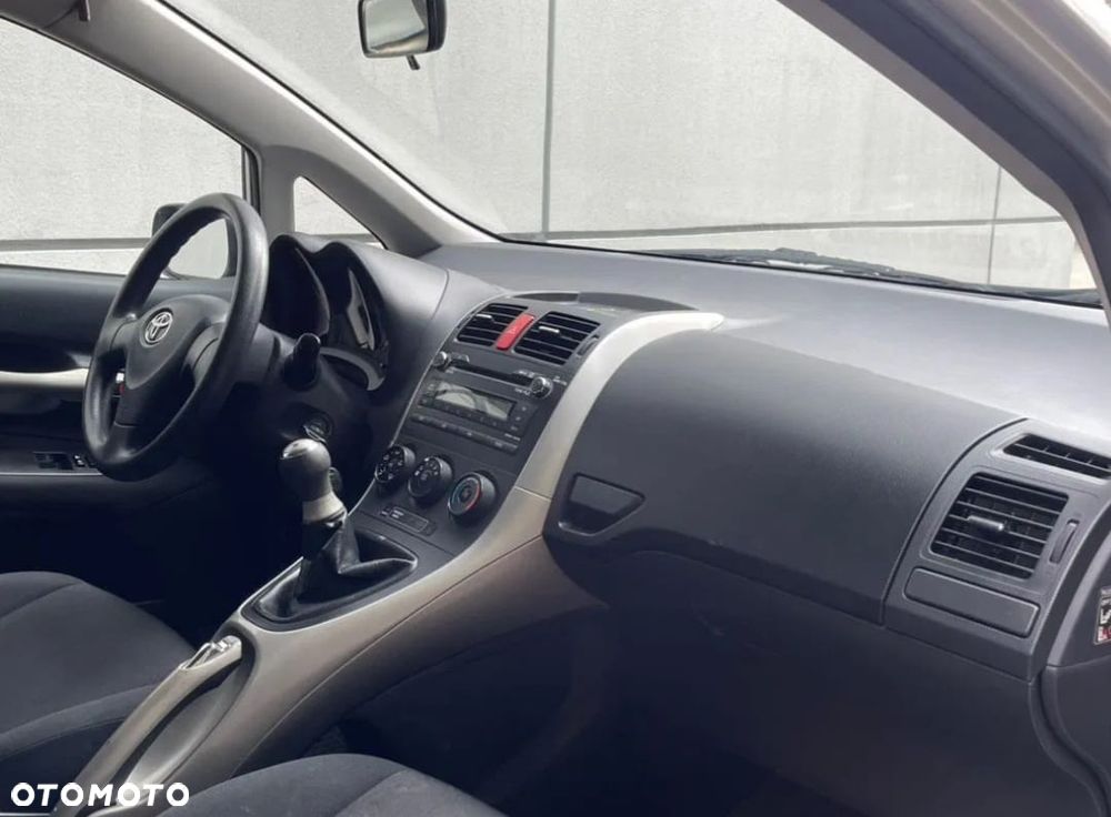 Toyota Auris 1.4 D-4D Luna - 1