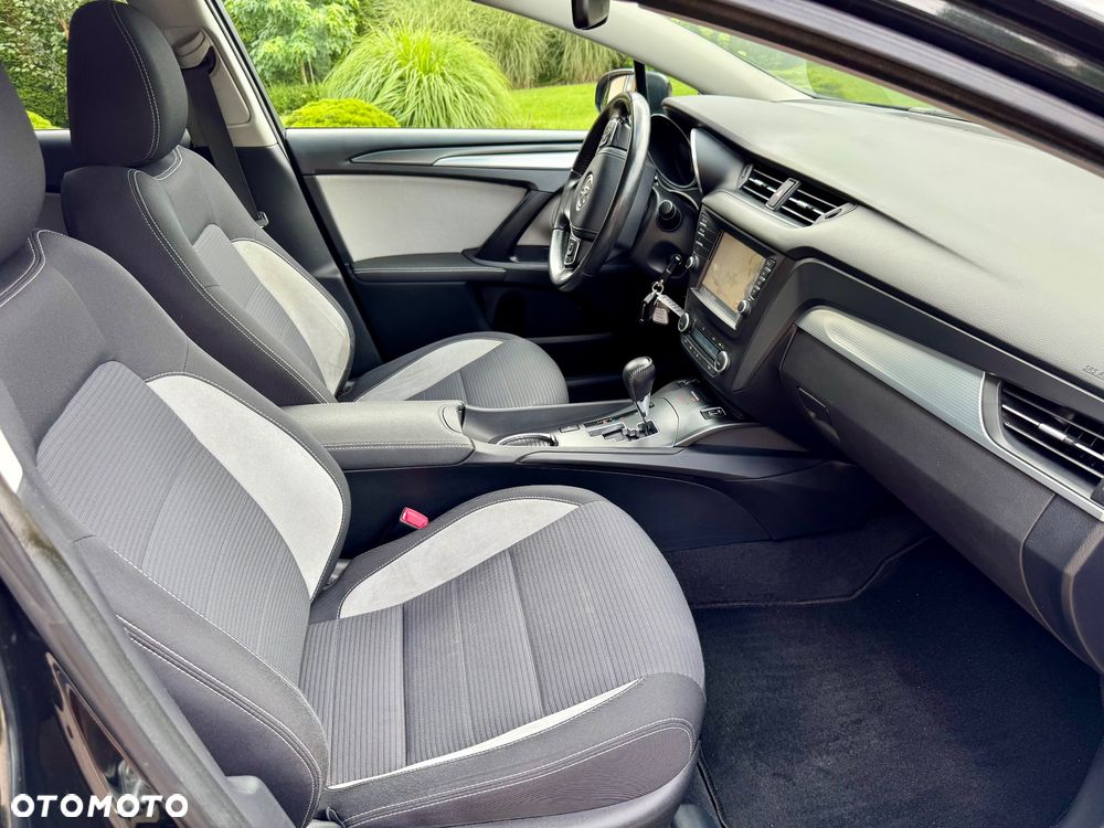 Toyota Avensis Combi 1.8 Multidrive S Executive - 27