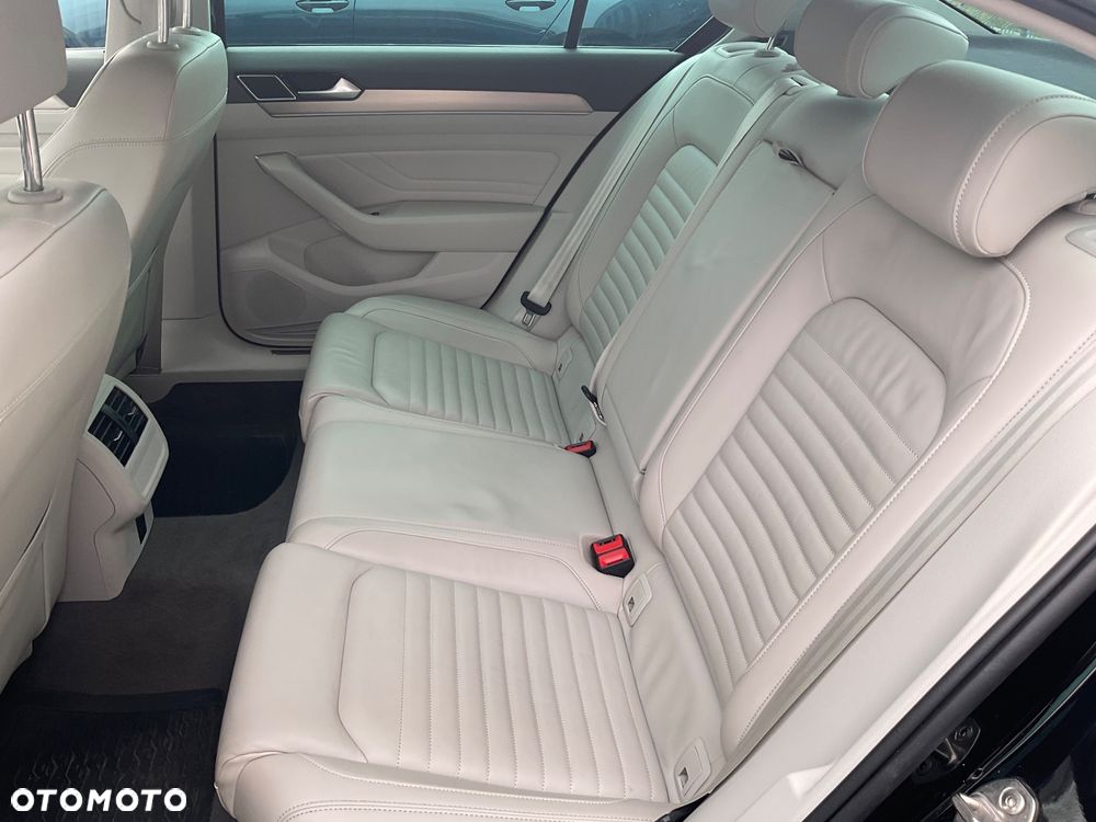 Volkswagen Passat 2.0 TSI Elegance DSG - 21
