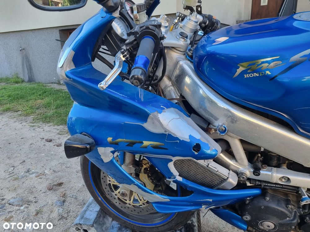Honda VTR - 16