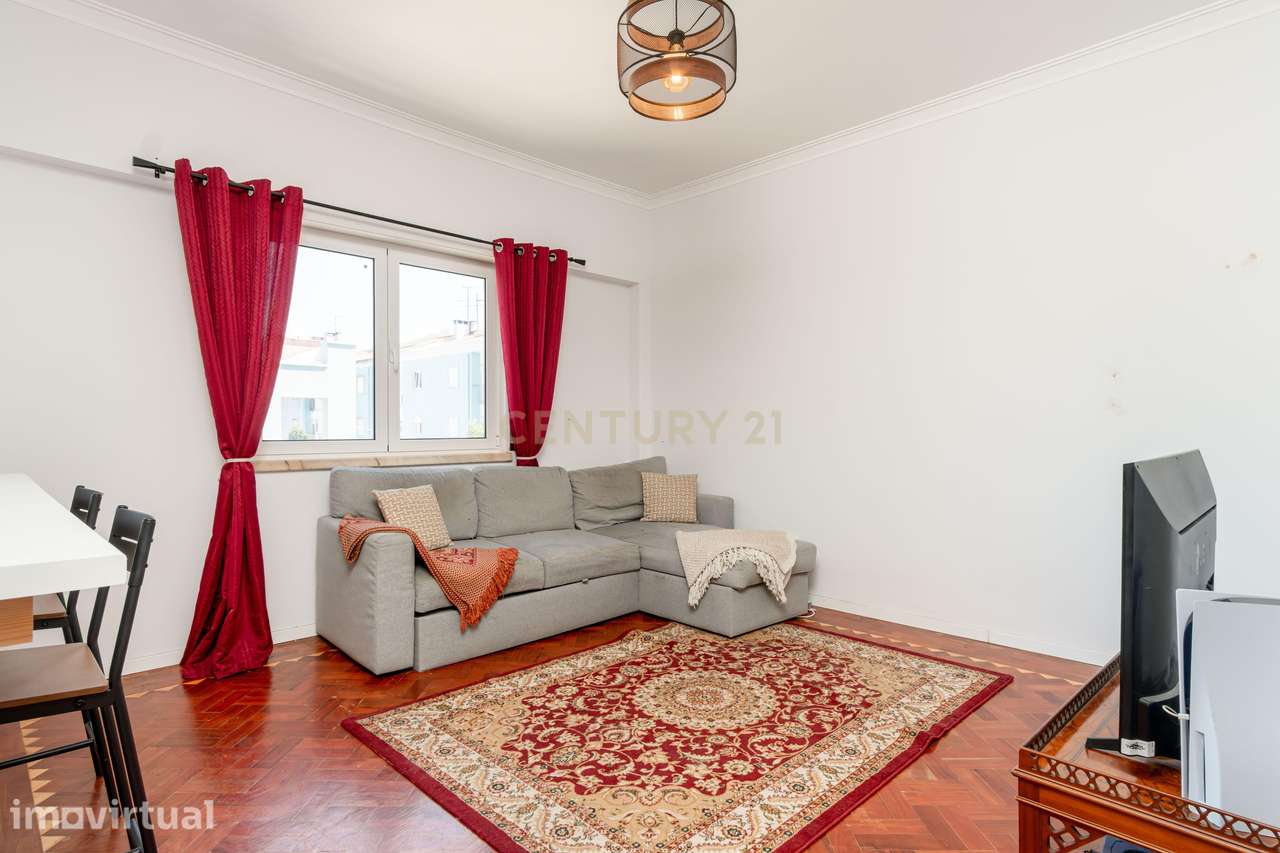 Apartamento T2 com 2 WC's e Varanda Ampla – Totalmente Renovado – Bura - Grande imagem: 2/30