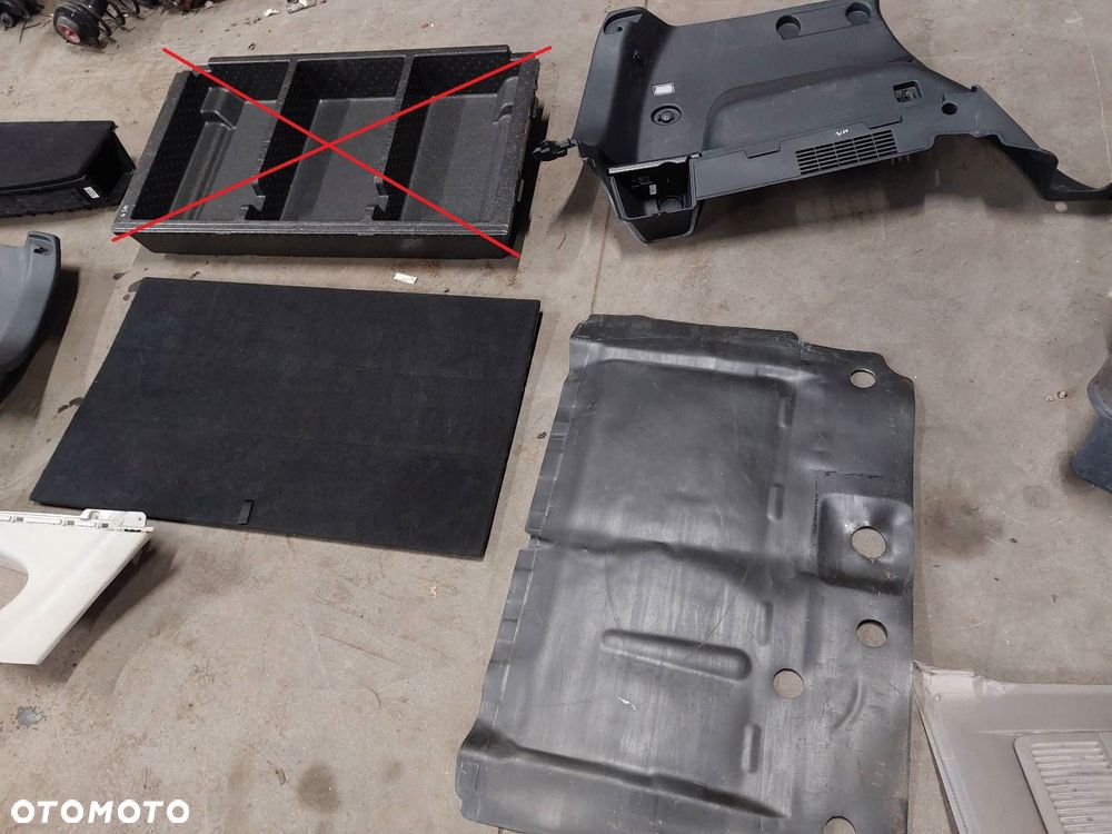 WNĘTRZE BAGAŻNIKA BOCZKI PLASTIKI WYKŁADZINA KIA CARENS IV LIFT - 1