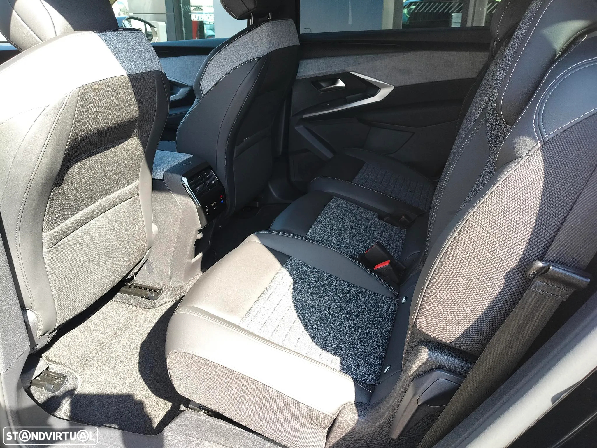 Peugeot E-5008 73 kWh Allure - 9