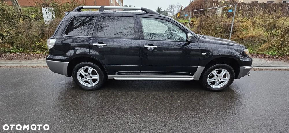 Mitsubishi Outlander 2.0 4WD Invite - 4