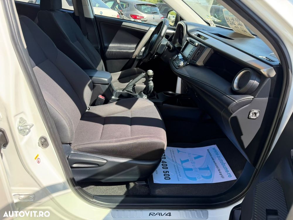 Toyota RAV4 2.0 D-4D 2WD Comfort - 12