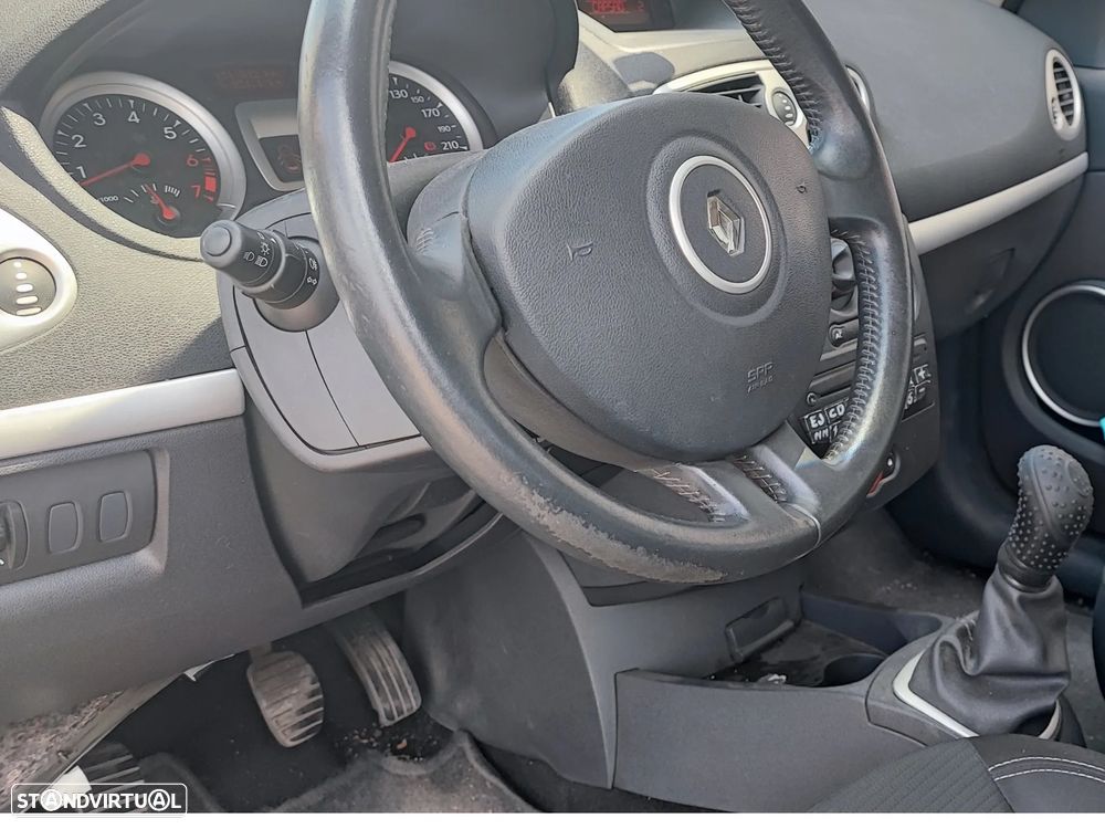 Renault Clio 1.2 16V Confort - 9