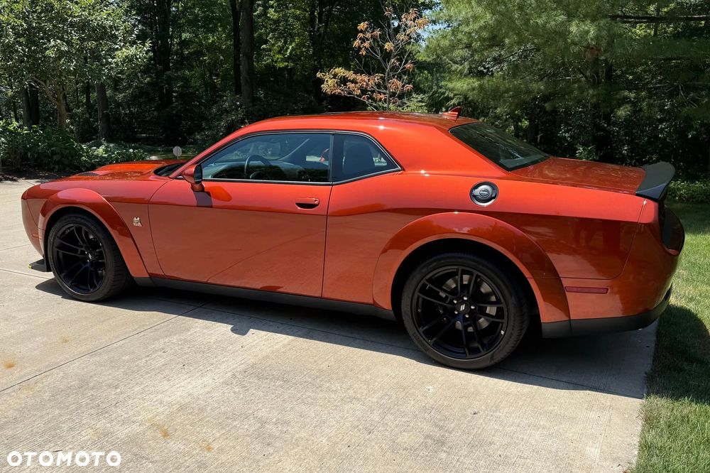 Dodge Challenger - 10