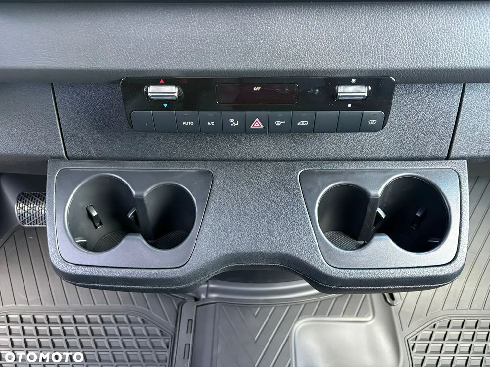Mercedes-Benz Sprinter - 14
