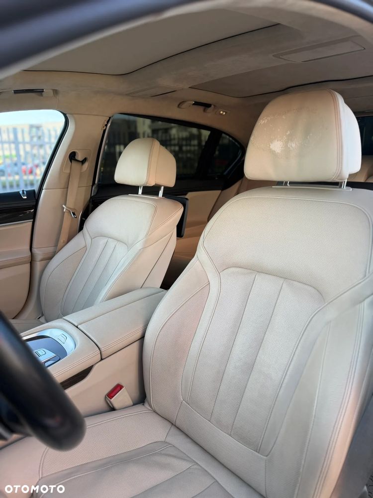 BMW Seria 7 740Li Edition Exclusive - 27