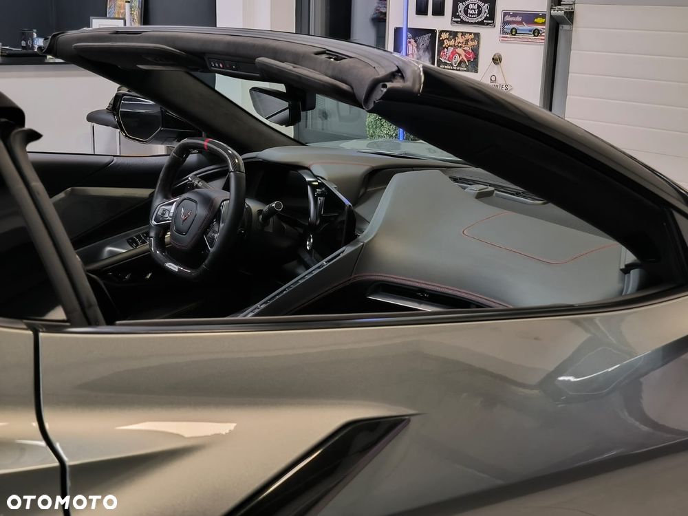 Chevrolet Corvette - 21