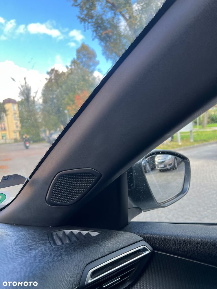 Peugeot 2008 PureTech 130 EAT8 GT - 32