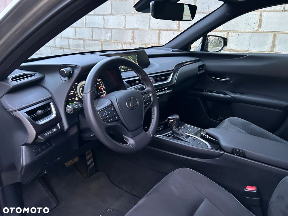 Lexus UX - 9
