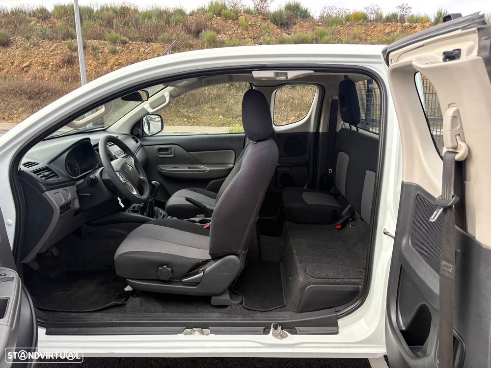 Mitsubishi L200 2.4 DI-D CD Campera Space Cab 3L 4WD - 15