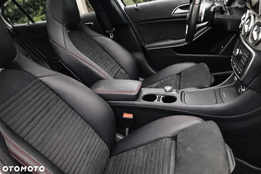 Mercedes-Benz GLA 250 4-Matic AMG Line - 19