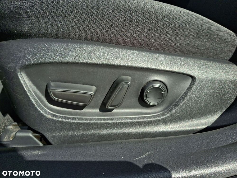 Toyota Camry 2.5 Hybrid Comfort CVT - 12