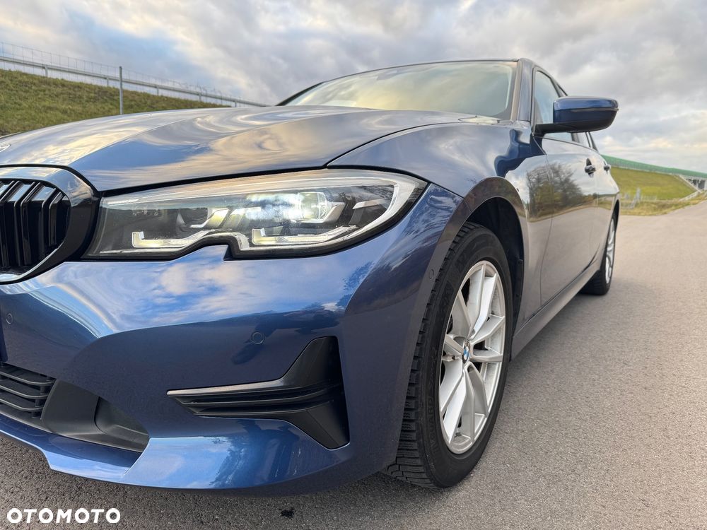 BMW Seria 3 318i - 5