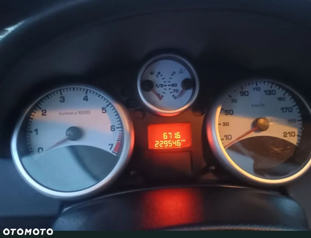 Peugeot 207 1.4 16V Trendy - 6
