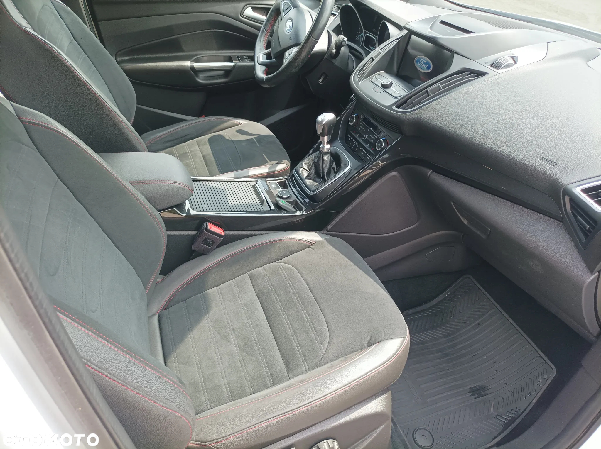 Ford Kuga 1.5 EcoBoost FWD ST-Line ASS MMT6 - 22