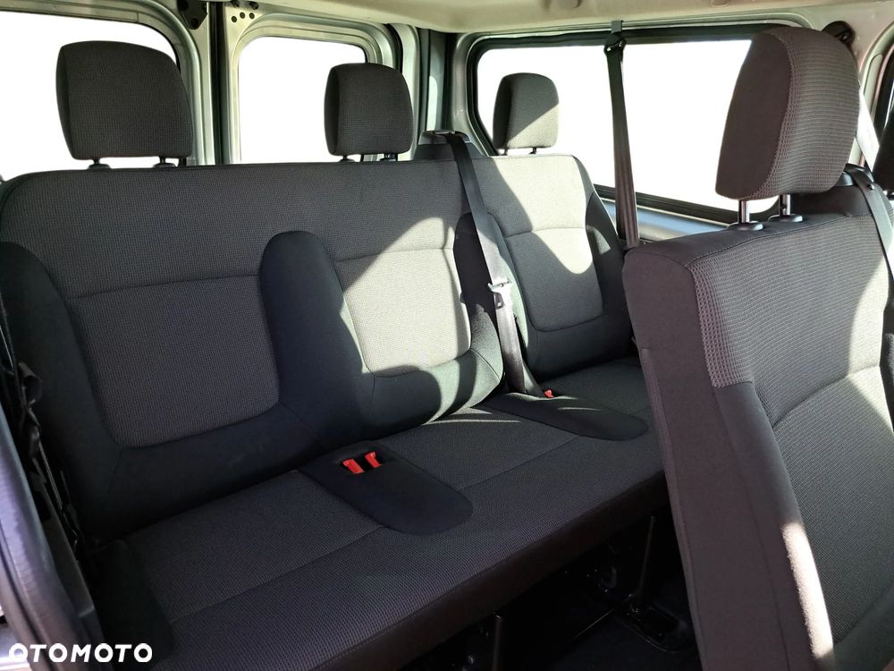 Renault Trafic BUS - 25