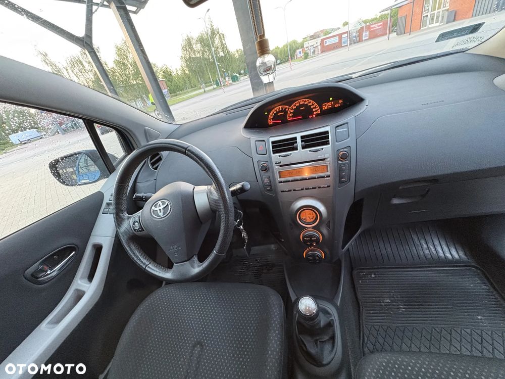 Toyota Yaris 1.33 Sol - 13