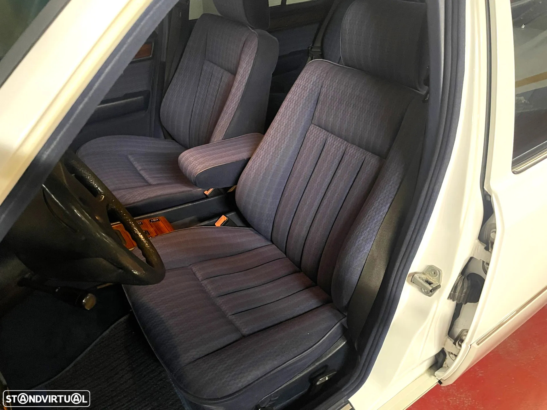 Mercedes-Benz 230 - 10
