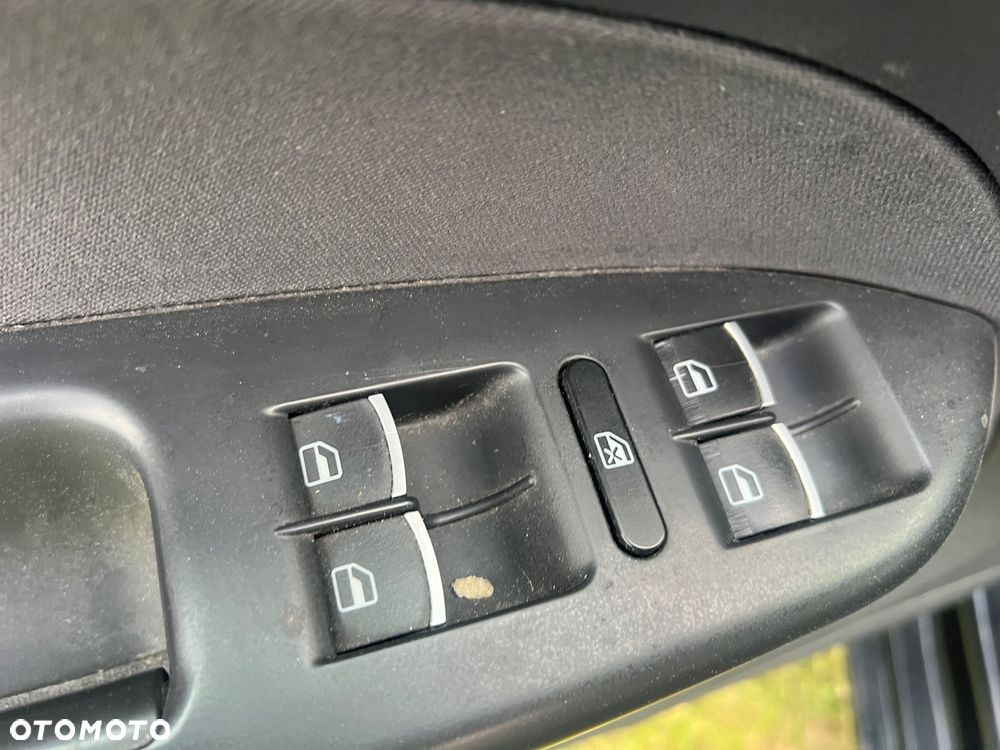 Volkswagen Touran 1.6 TDI DPF BlueMot Comfortline - 19