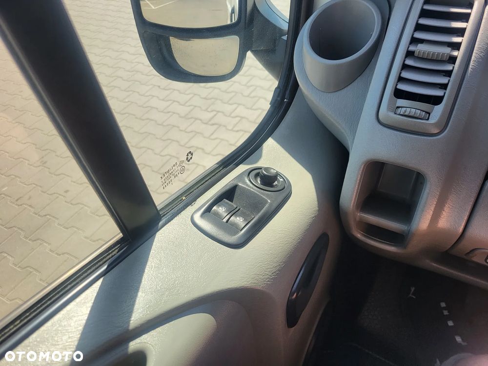 Renault Trafic - 28