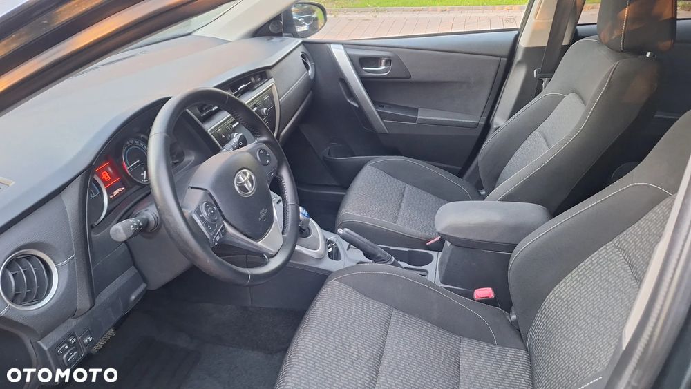 Toyota Auris 1.8 HSD Luna - 16