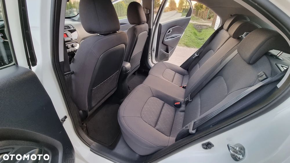 Kia Rio 1.2 Dream Team Edition - 10