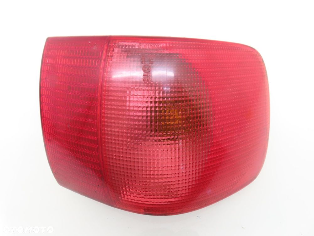 LAMPA PRAWA TYLNA AUDI 80 B4 - 1