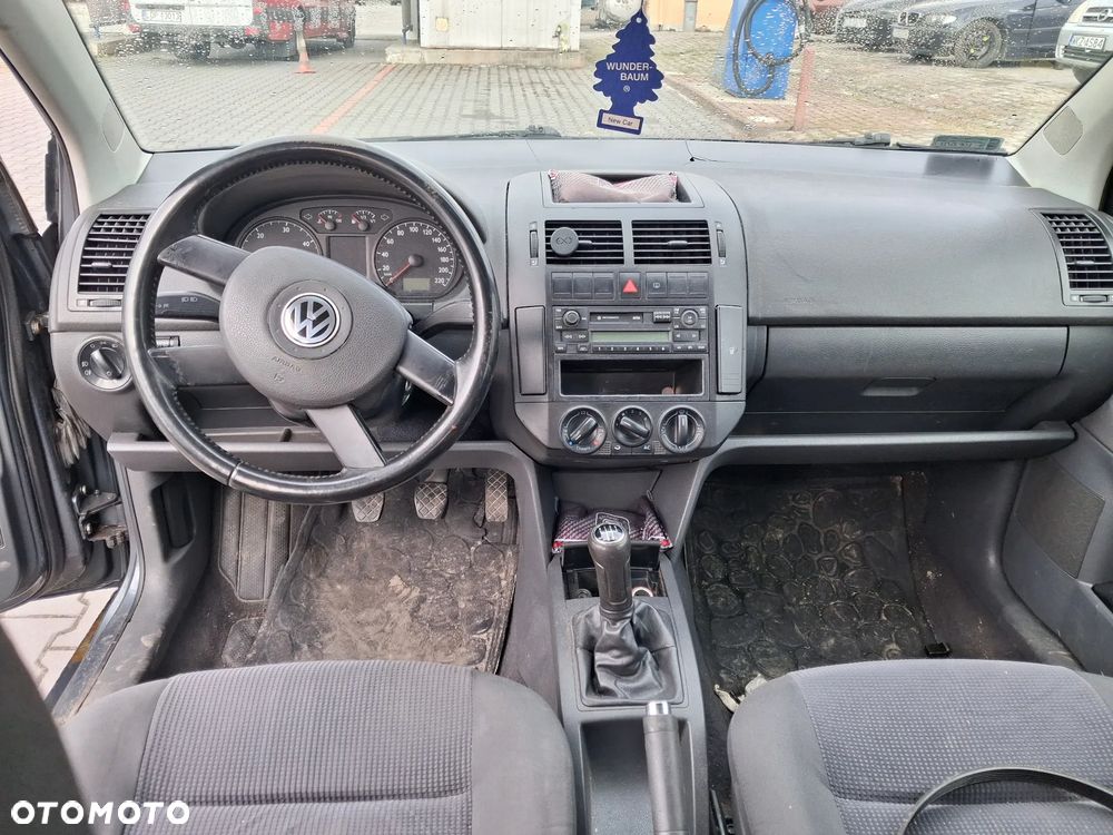 Volkswagen Polo IV 9N silnik 1.4 TDI AMF 75KM skrzynia biegów GGV / EWR drzwi maska błotnik klapa zderzak LC7V lampa szyba pompowtrysk alternator sprężarka turbina maglownica łapa alternatora pokrywa silnika głowica wtrysk pompa wysokiego ciśnienia vacum miska olejowa fotel belka sterownik moduł wiązka przewód rura chłodnica pas panel EGR sterownik zacisk mcperson sanki lewarek wybierak mechanizm silniczek obudowa miska olejowa kierownica przełącznik tłumik wydech pompka zamek przepustnica przepływomierz  CAŁY NA CZĘŚCI - 8