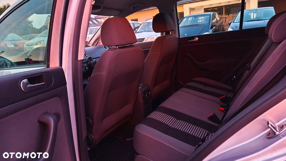 Volkswagen Golf - 28