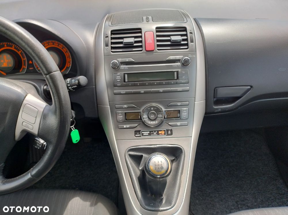 Toyota Auris 1.6 VVT-i Executive - 29